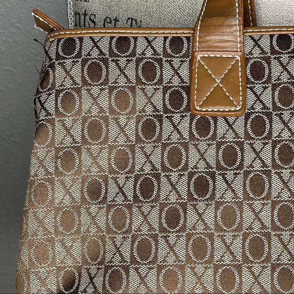 XOXO Tan and Cream Monogram Handbag Purse - Picture 3 of 16